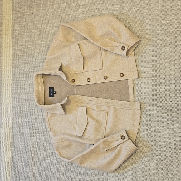Love Tree Jackets & Blazers - NWOT Love Tree Beige Cropped Coat